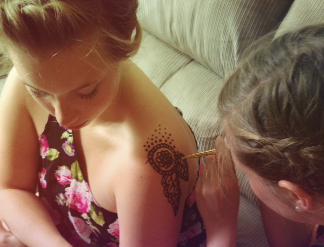 doing henna
